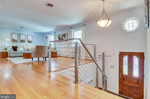 1407 Pickett St, Alexandria, VA 22304-1401