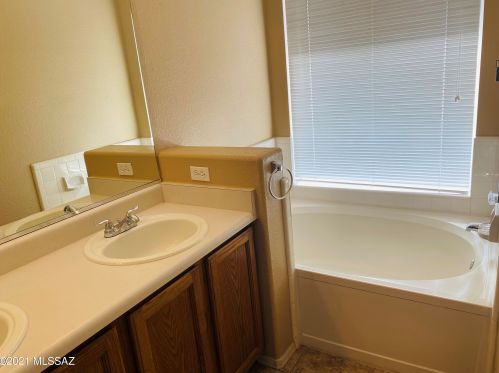 7800 Danforth Ave, Tucson AZ 85747-5138 exterior