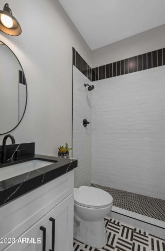 6841 12th Ave, Phoenix AZ  85013-1021 exterior