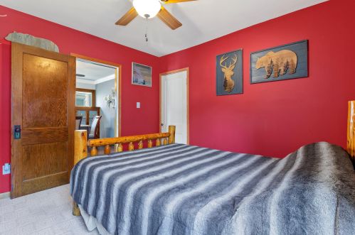 1015 76, Milwaukee WI 53214-3031 exterior