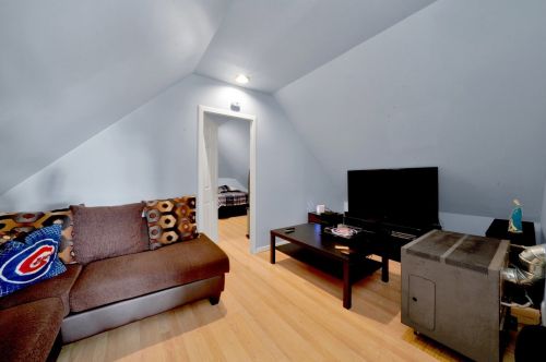 2252 Lawndale Ave, Chicago IL 60629-4345 exterior