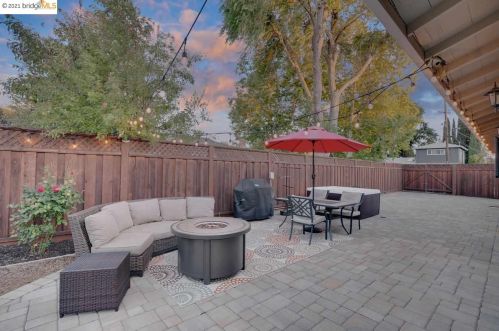 3978 Mulberry Dr, Concord CA 94519-1216 exterior