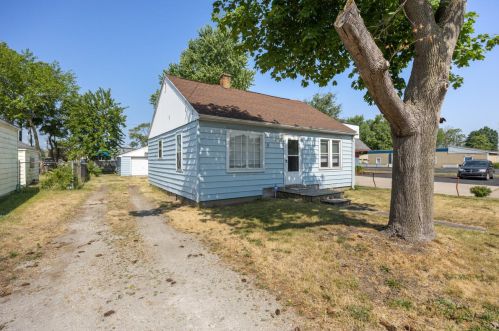 2939 Fairfield St, Meskegon MI  49441-4005 exterior