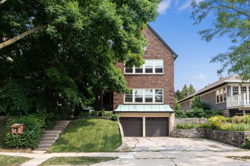 2012 Menlo Blvd, Milwaukee WI 53211-2520 exterior