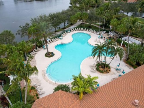 5934 Bermuda Ln, Naples FL 34119-9509 exterior