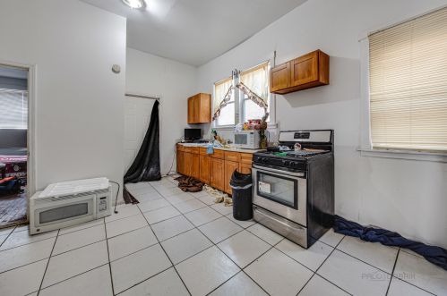 7448 Kenwood Ave, Chicago IL 60619-1427 exterior