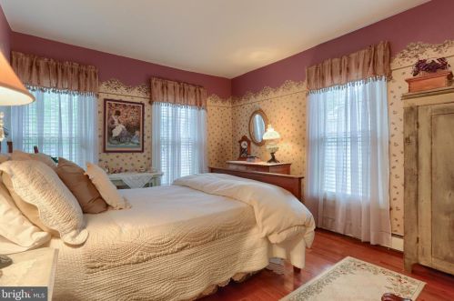 273 Main St, Hummelstown PA 17036-1721 exterior