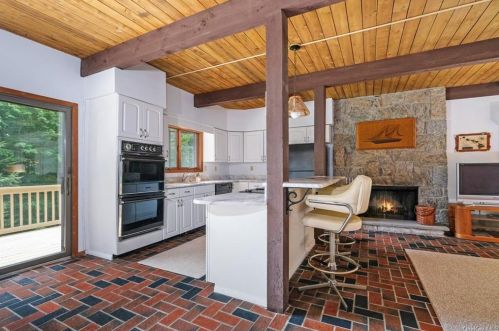 22 Carolyn Pl, Armonk NY 10504-1101 exterior