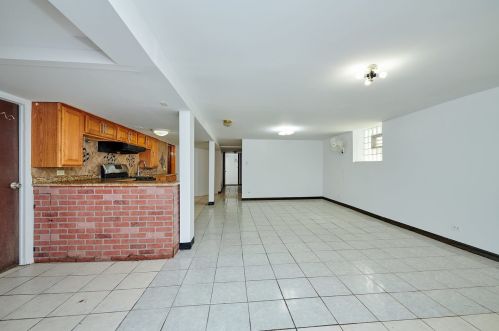 6635 Campbell Ave, Chicago IL 60645-5018 exterior