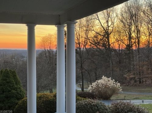 11 Beacon Hl Dr, Chester NJ exterior