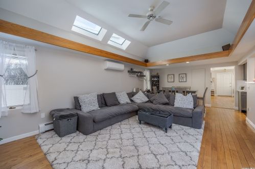 51 Fordham St, Valley Stream NY 11581-3223 exterior