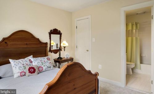 916 Brick Mnr Cir, Silver Spring MD 20905-3819 exterior