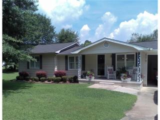 136 Regina Forrest Rd, Calhoun, GA 30701-7970