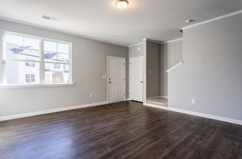 2827 Laurel Ridge Cir, Atlanta GA  30344-8000 exterior