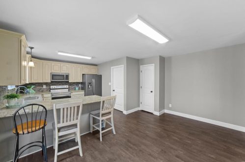 170 Village Circle Dr, Winfield MO 63389-2051 exterior