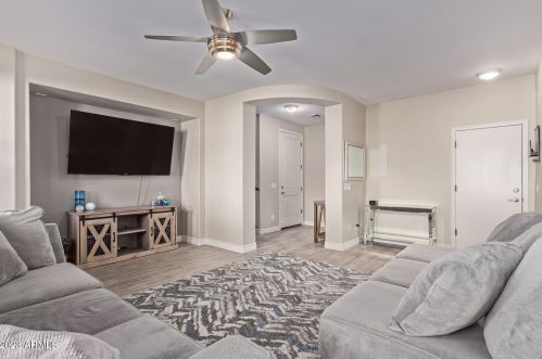 2376 Dusty Wren Dr, Phoenix AZ  85085-7032 exterior