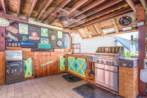 19 John St, Enfield CT 06082-3706 exterior