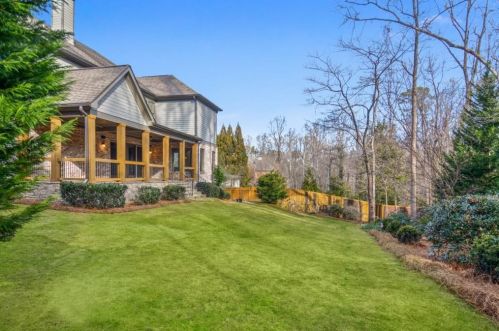 3896 Flowerland Dr, Atlanta GA exterior