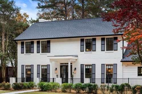 3220 Farmington Dr, Atlanta GA  30339-4707 exterior