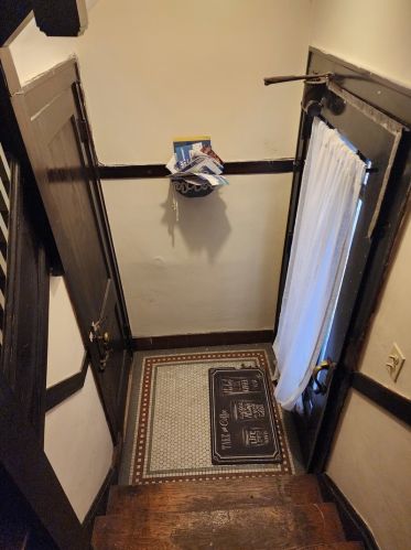 8030 Eberhart Ave, Chicago IL 60637-2484 exterior