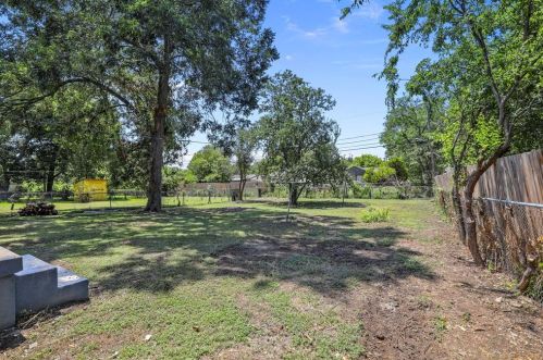 3239 Alaska Ave, Dallas TX  75216-5127 exterior