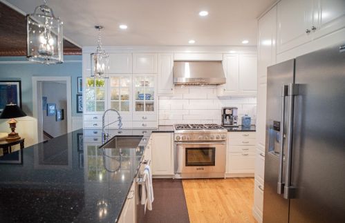 410 Hickory St, Waukegan, IL 60085-3936