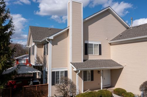 679 Silver Creek Rd, Bull Valley, IL 60098-4320