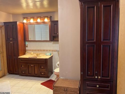 52 Myrtle Ave, Irvington NJ 07111-3338 exterior