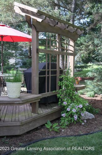 5955 Coleman Rd, East Lansing MI 48823-9763 exterior