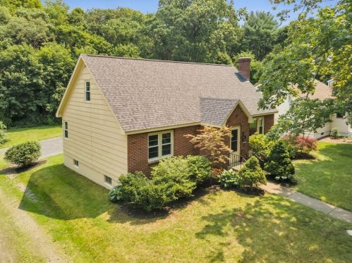 30 Kinnicutt Rd, Worcester MA 01602-1546 exterior