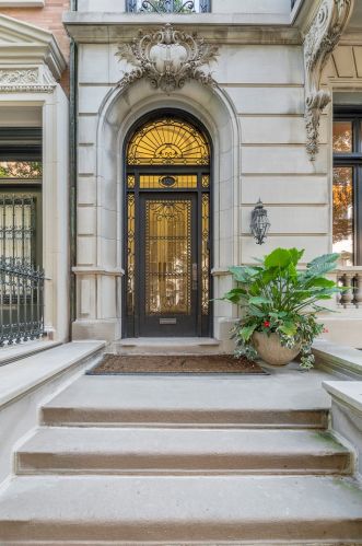 1521 State Pkwy, Chicago IL 60610-1613 exterior