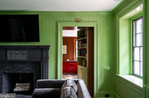 104 Mermaid Ln, Philadelphia PA 19118-3246 exterior