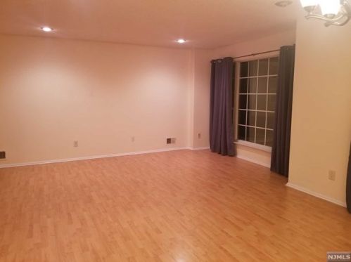 490 Quince Ct, Mahwah NJ  07430-2091 exterior