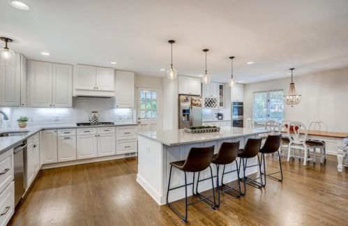 5780 Kayron Dr, Atlanta GA 30328-4112 exterior