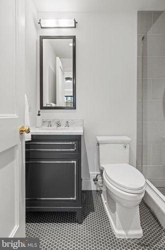 1667 Avon Pl, Washington DC 20007-2959 exterior