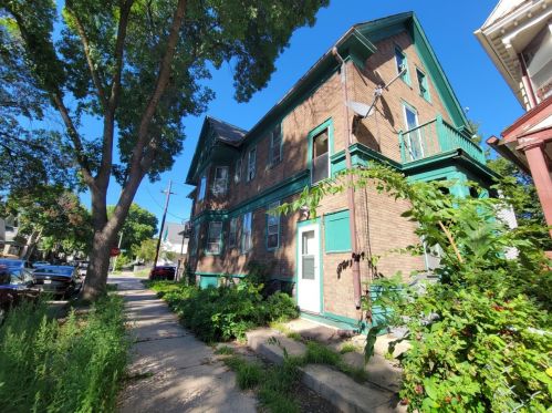 1833 Washington St, Milwaukee WI  53204-2069 exterior
