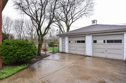 1330 Sheridan Ct, Milwaukee WI  53209-5145 exterior