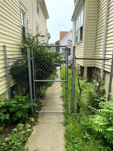 2926 17 St, Milwaukee WI 53206-2161 exterior