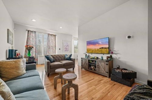 16 Cobblestone Ln, Middletown NY 10940-5091 exterior