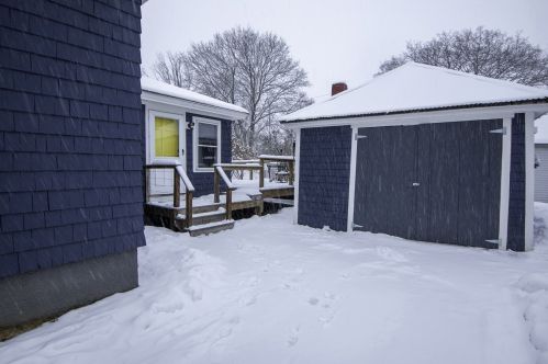 42 Noyes St, Concord NH 03301-2327 exterior