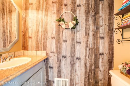 200 Kentucky Way, East Freehold NJ 07728-4656 exterior