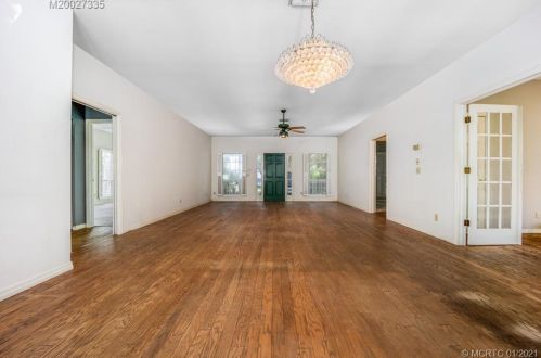 9101 Indian Riv Dr, Fort Pierce FL 34982-7824 exterior