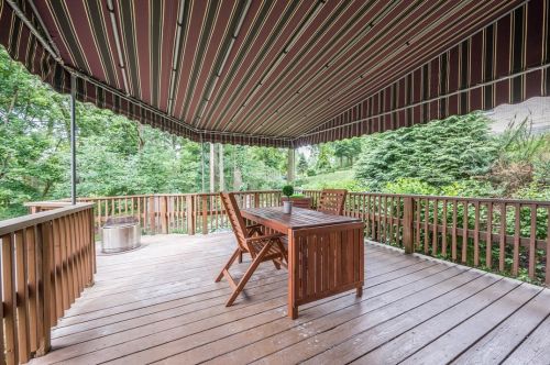 564 Sunset Dr, Pittsburgh PA  15228-2550 exterior