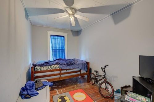 43 5 Ave, Woonsocket RI 02895-5019 exterior