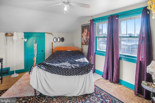 221 Locust St, Hanover PA  17331-2617 exterior