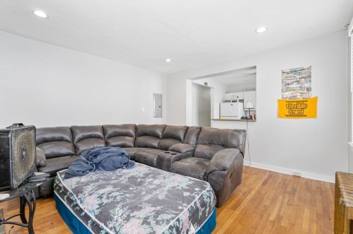 9 Carrick Ave, Pittsburgh PA  15210-4321 exterior