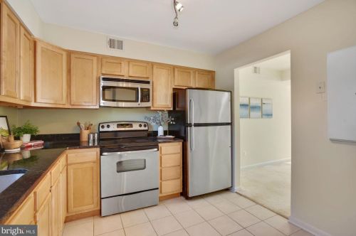 131 Catoctin Cir, Leesburg VA  20175-3808 exterior