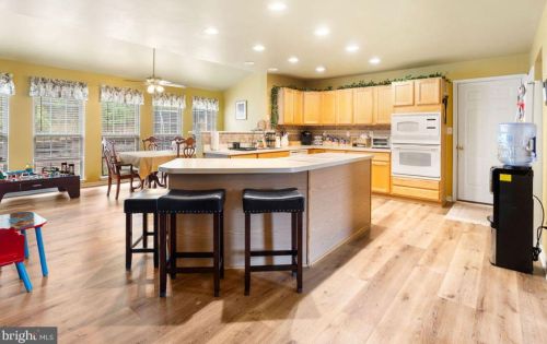 37 Louvain Dr, Hanover PA 17331-8696 exterior