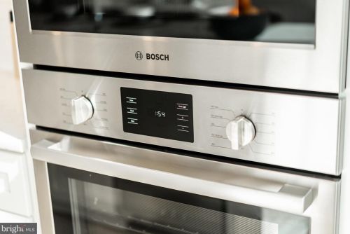 10272 Grosvenor Pl, Rockville MD 20852 exterior