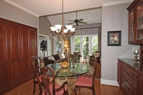 115 Grosvenor Pl, Atlanta GA 30328-4851 exterior